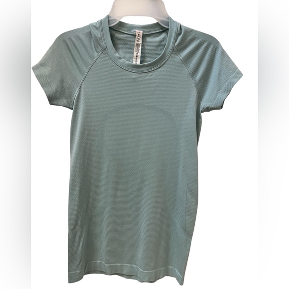 Lululemon Swiftly Tech Short Sleeve Shirt 2.0 - Size 4 - Picture 1 of 4